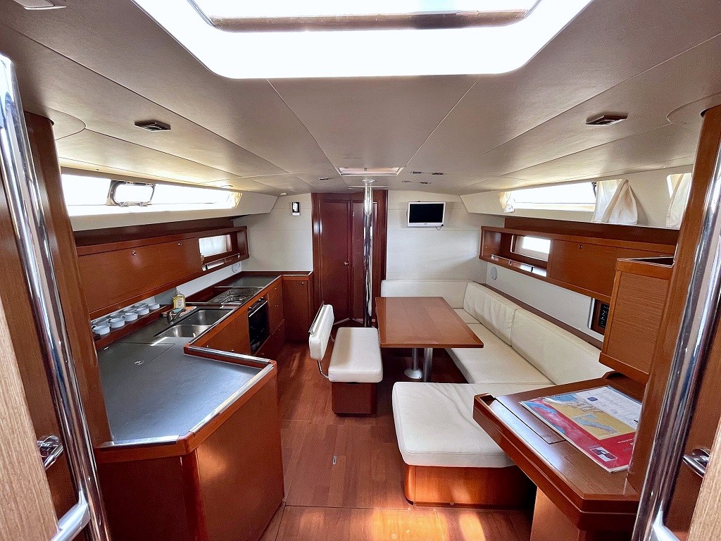 Oceanis 45, Golden Dreams | Yacht Charter Croatia