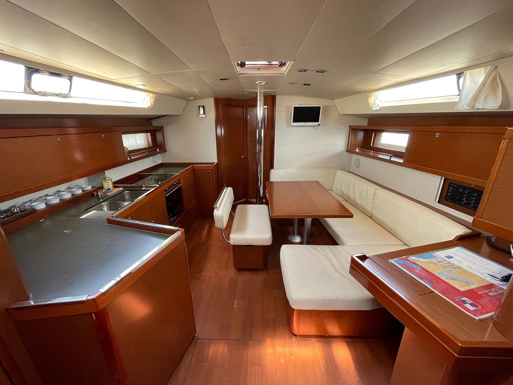 Oceanis 45, Golden Dreams | Yacht Charter Croatia