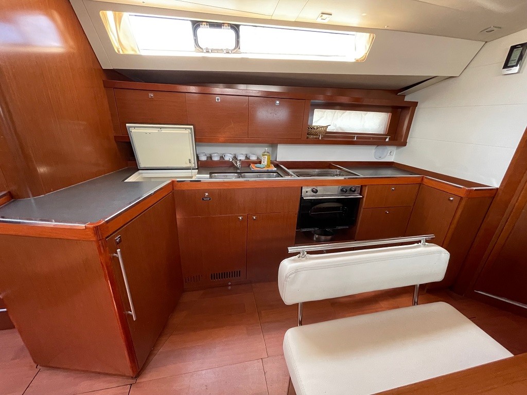 Oceanis 45, Golden Dreams | Yacht Charter Croatia