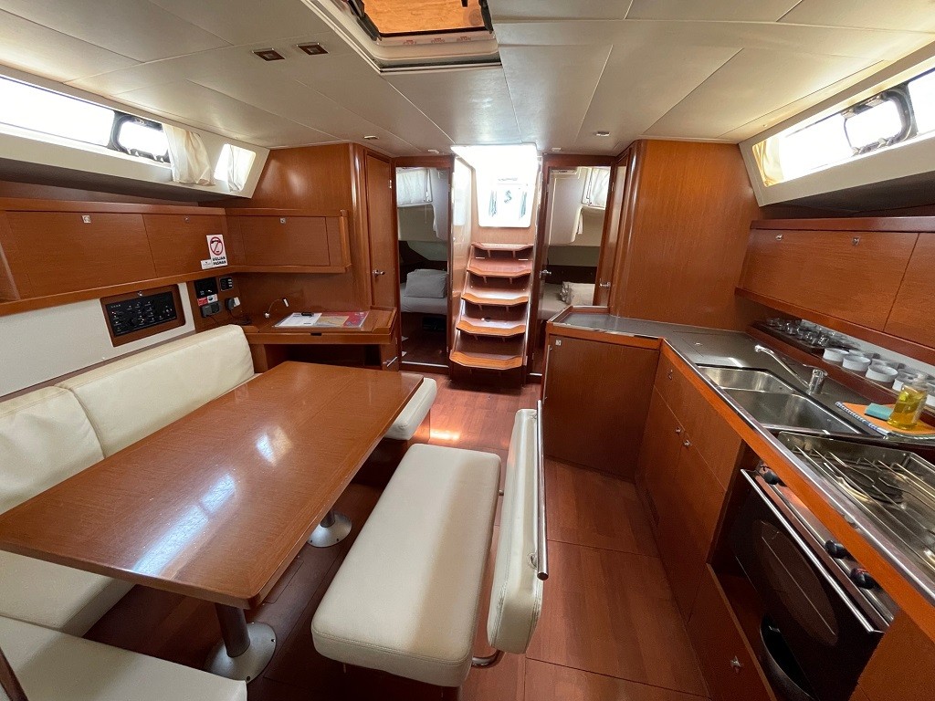 Oceanis 45, Golden Dreams | Yacht Charter Croatia
