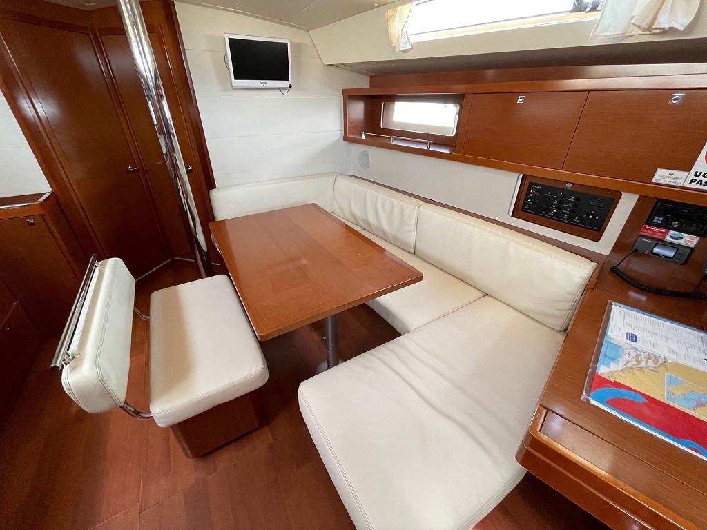 Oceanis 45, Golden Dreams | Yacht Charter Croatia