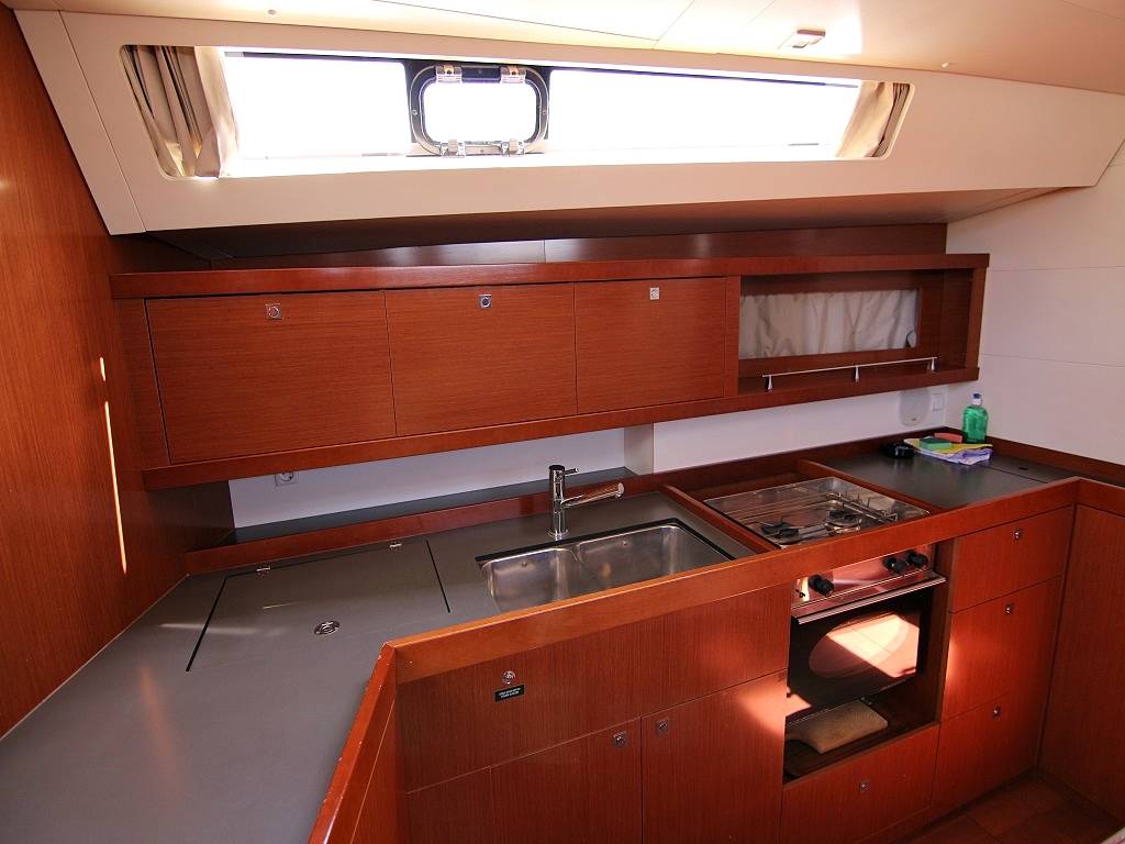 Oceanis 45, Golden Dreams | Yacht Charter Croatia