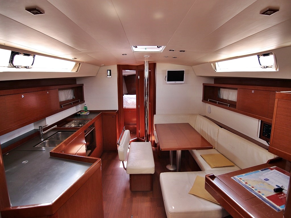 Oceanis 45, Golden Dreams | Yacht Charter Croatia