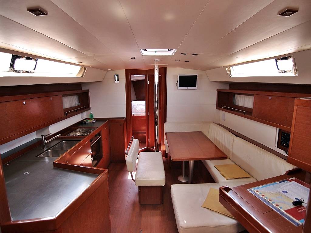 Oceanis 45, Golden Dreams | Yacht Charter Croatia