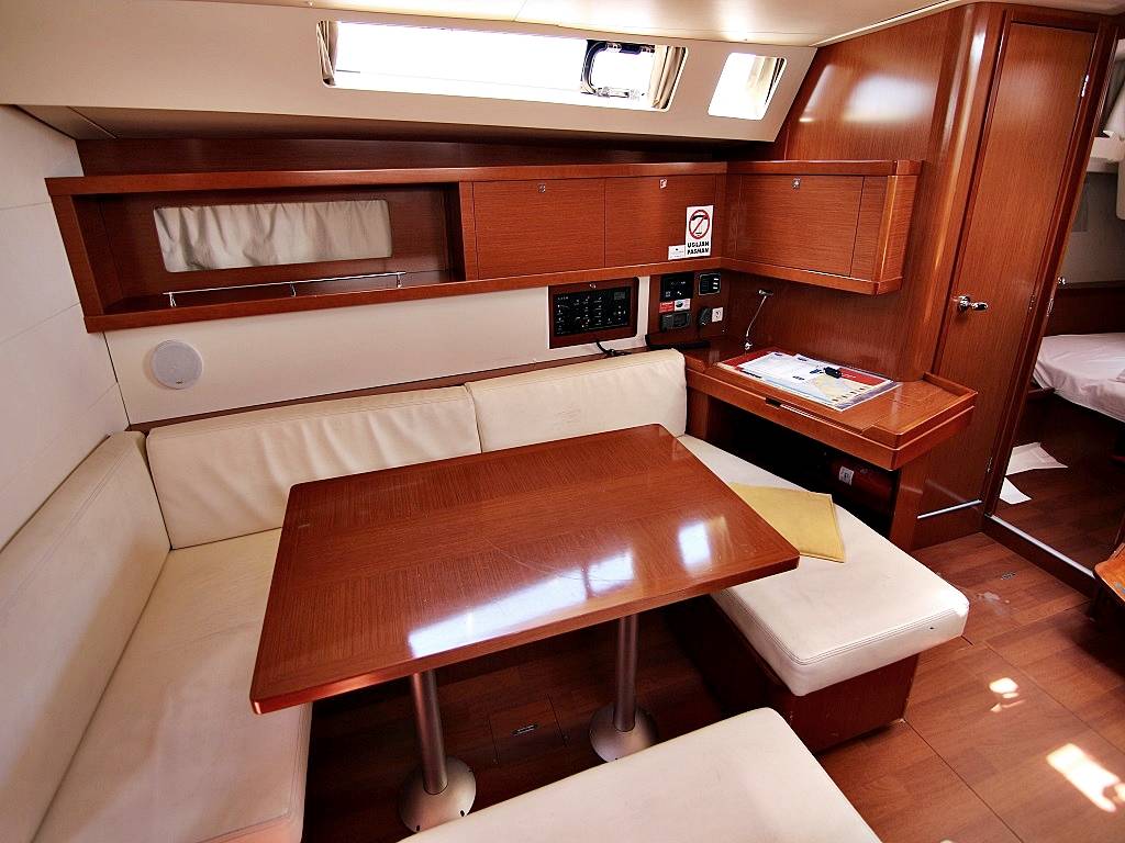 Oceanis 45, Golden Dreams | Yacht Charter Croatia