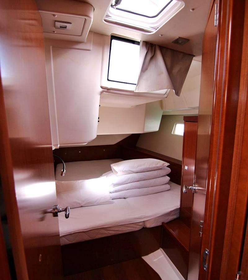 Oceanis 45, Golden Dreams | Yacht Charter Croatia