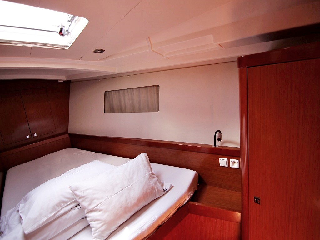 Oceanis 45, Golden Dreams | Yacht Charter Croatia