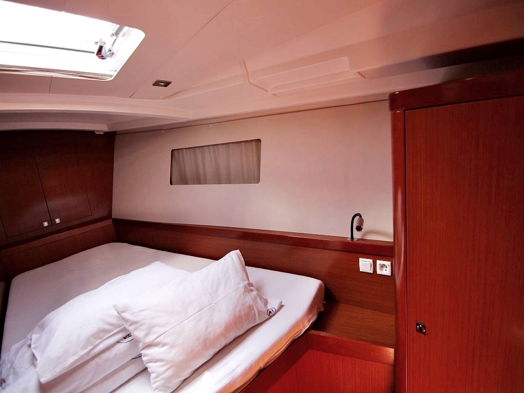 Oceanis 45, Golden Dreams | Yacht Charter Croatia