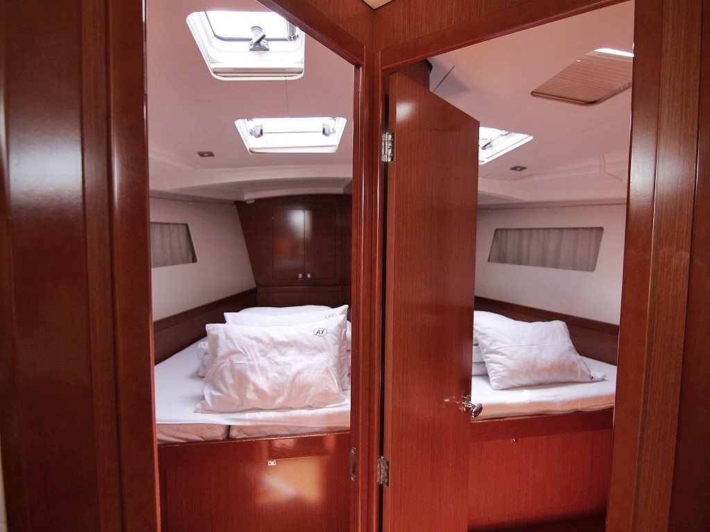 Oceanis 45, Golden Dreams | Yacht Charter Croatia