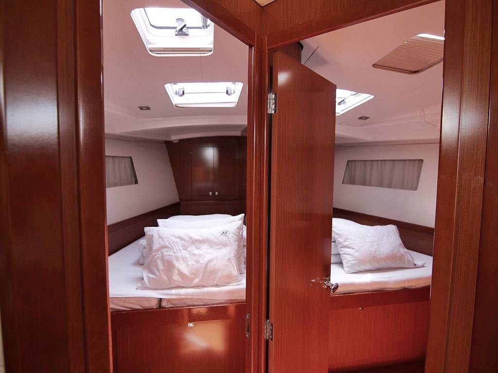 Oceanis 45, Golden Dreams | Yacht Charter Croatia