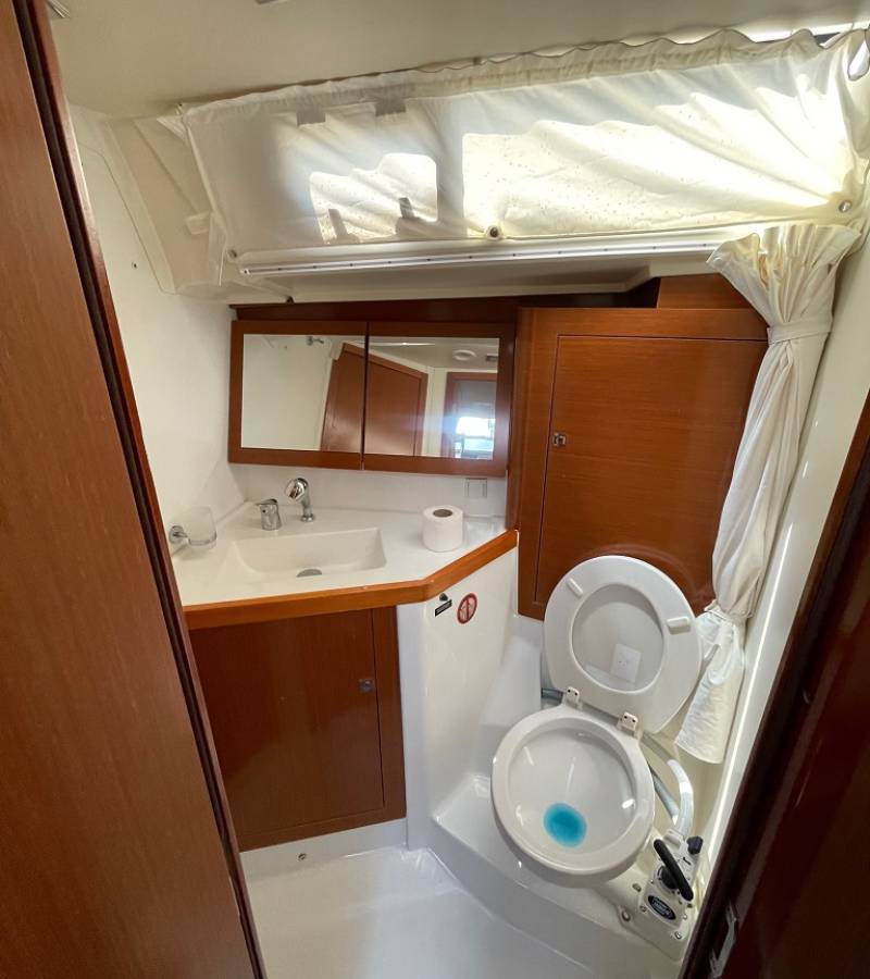 Oceanis 45, Golden Dreams | Yacht Charter Croatia