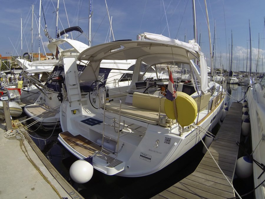Oceanis 45, Neška II | Yacht Charter Croatia
