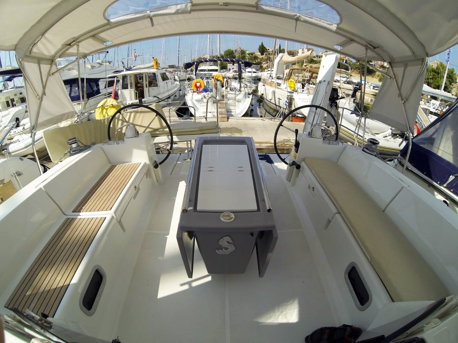 Oceanis 45, Neška II | Yacht Charter Croatia