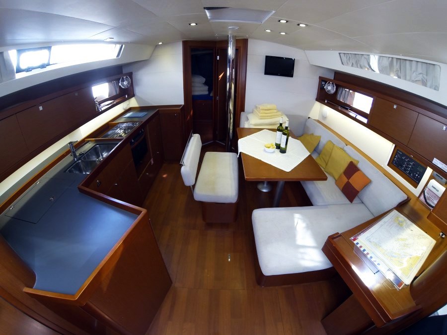 Oceanis 45, Neška II | Yacht Charter Croatia