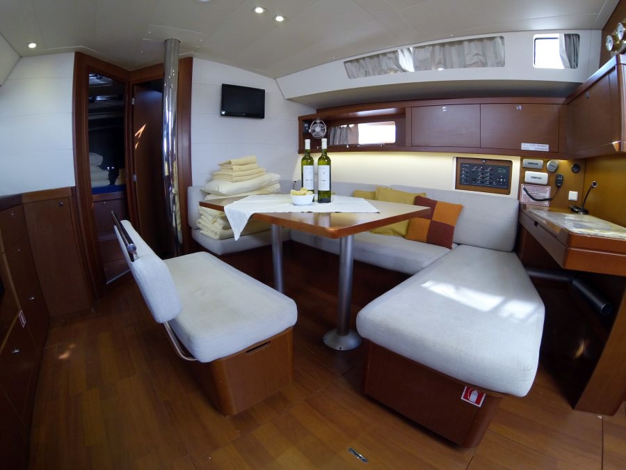 Oceanis 45, Neška II | Yacht Charter Croatia