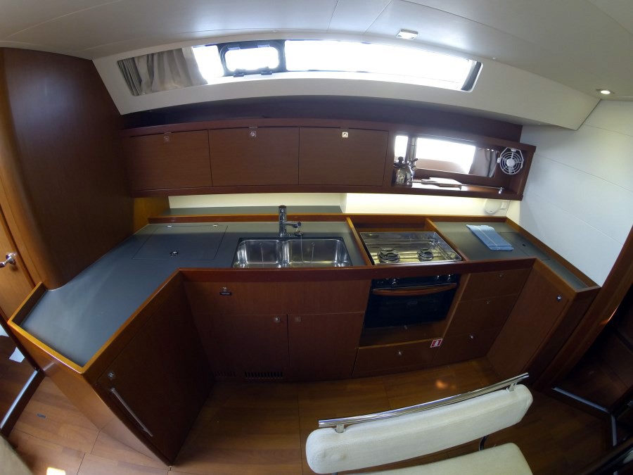 Oceanis 45, Neška II | Yacht Charter Croatia