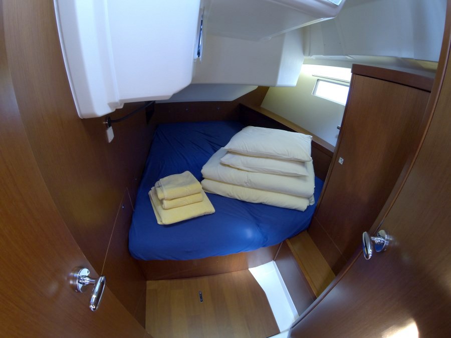 Oceanis 45, Neška II | Yacht Charter Croatia