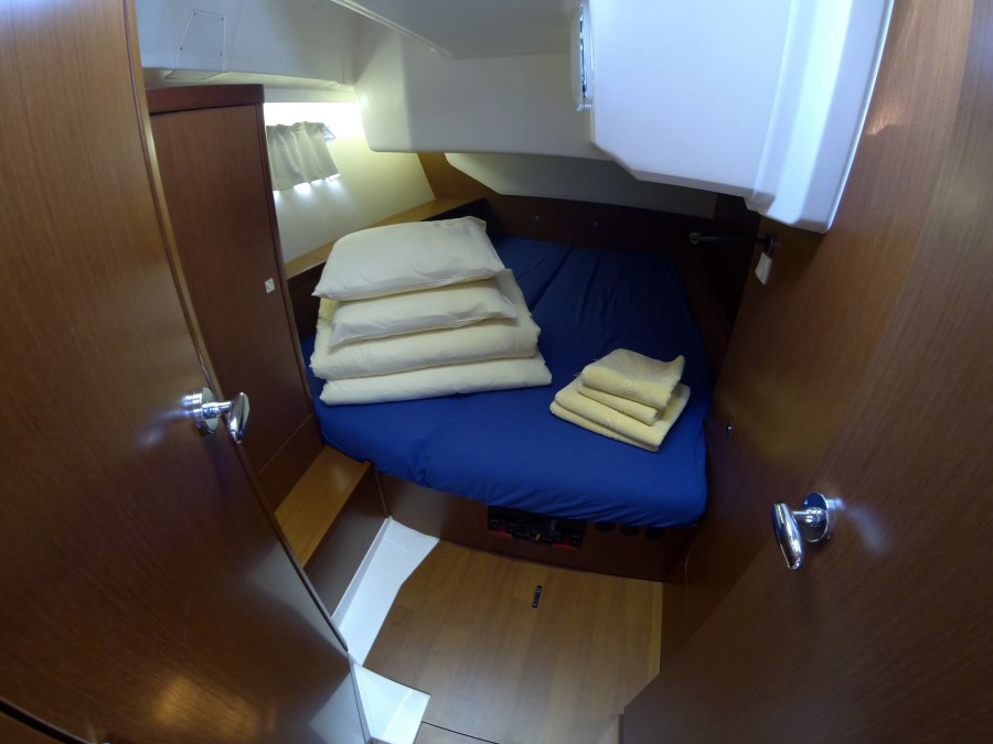Oceanis 45, Neška II | Yacht Charter Croatia