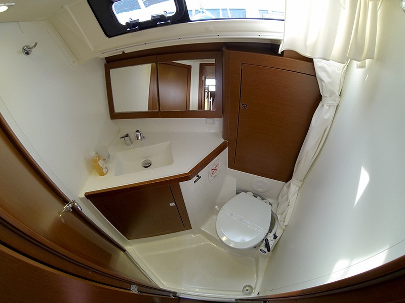 Oceanis 45, Neška II | Yacht Charter Croatia