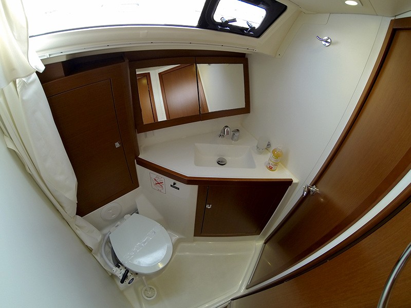 Oceanis 45, Neška II | Yacht Charter Croatia