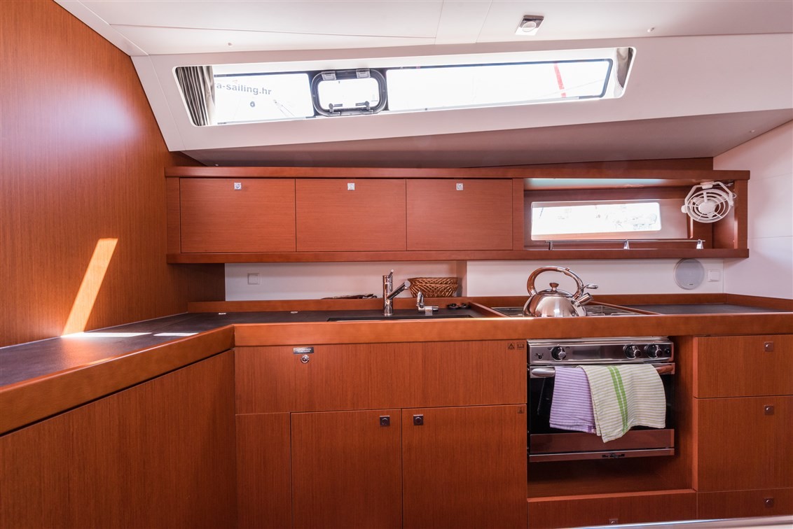 Oceanis 45, Mobula One | Yacht Charter Croatia