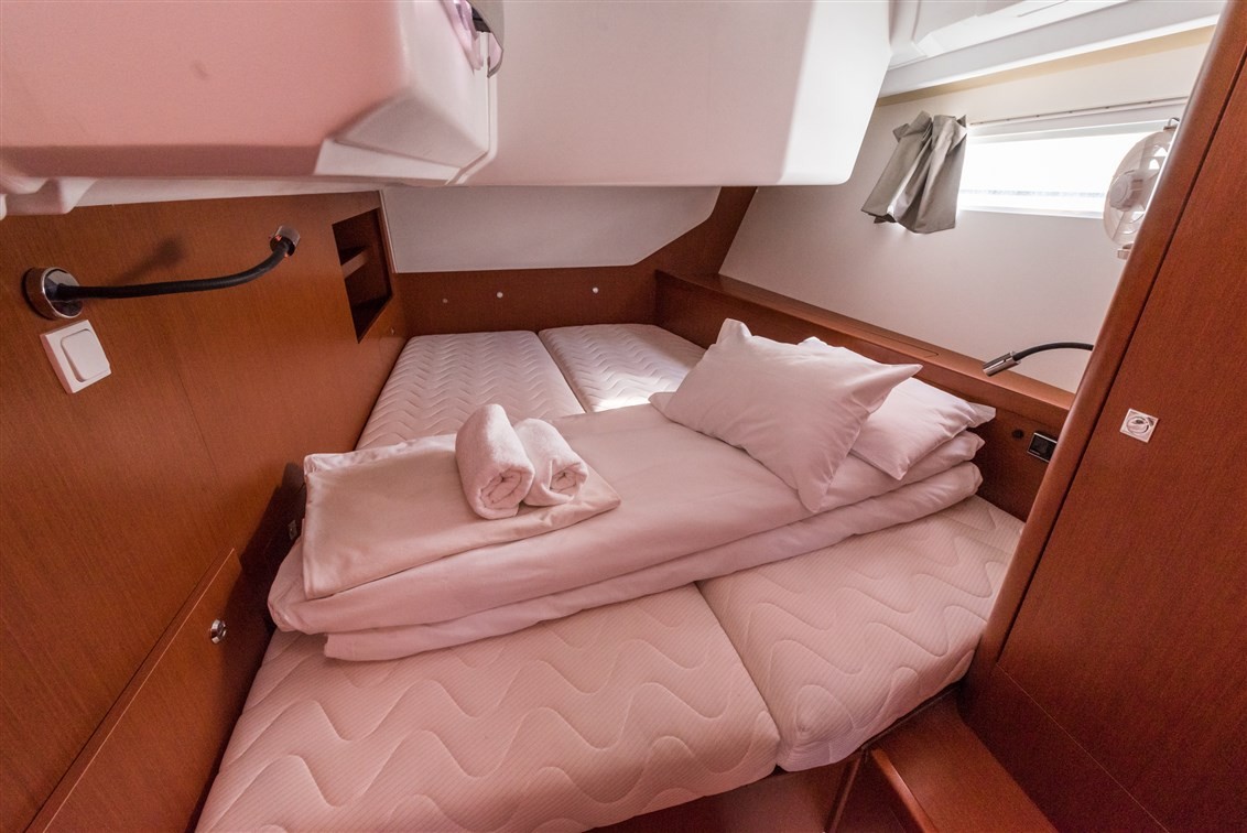 Oceanis 45, Mobula One | Yacht Charter Croatia