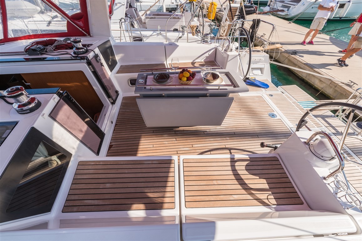 Oceanis 45, Parija II | Yacht Charter Croatia