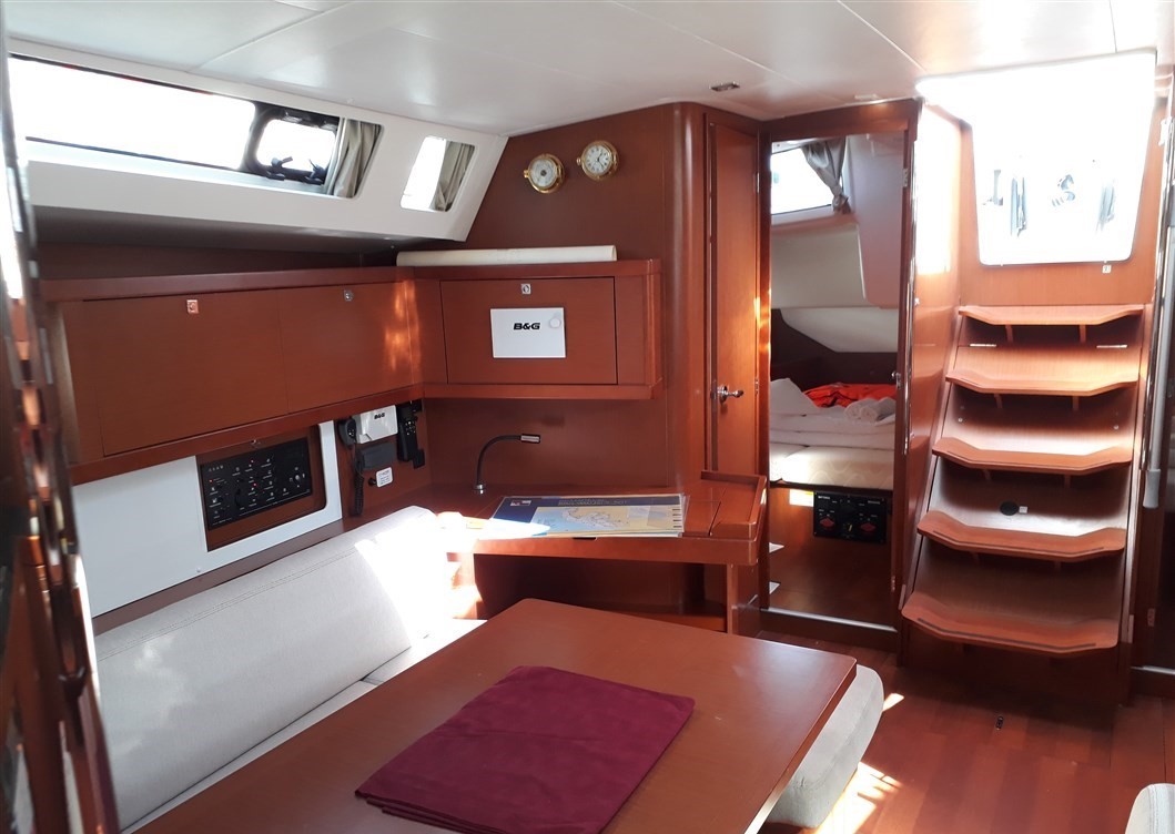 Oceanis 45, Parija II | Yacht Charter Croatia