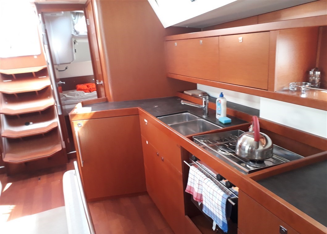 Oceanis 45, Parija II | Yacht Charter Croatia