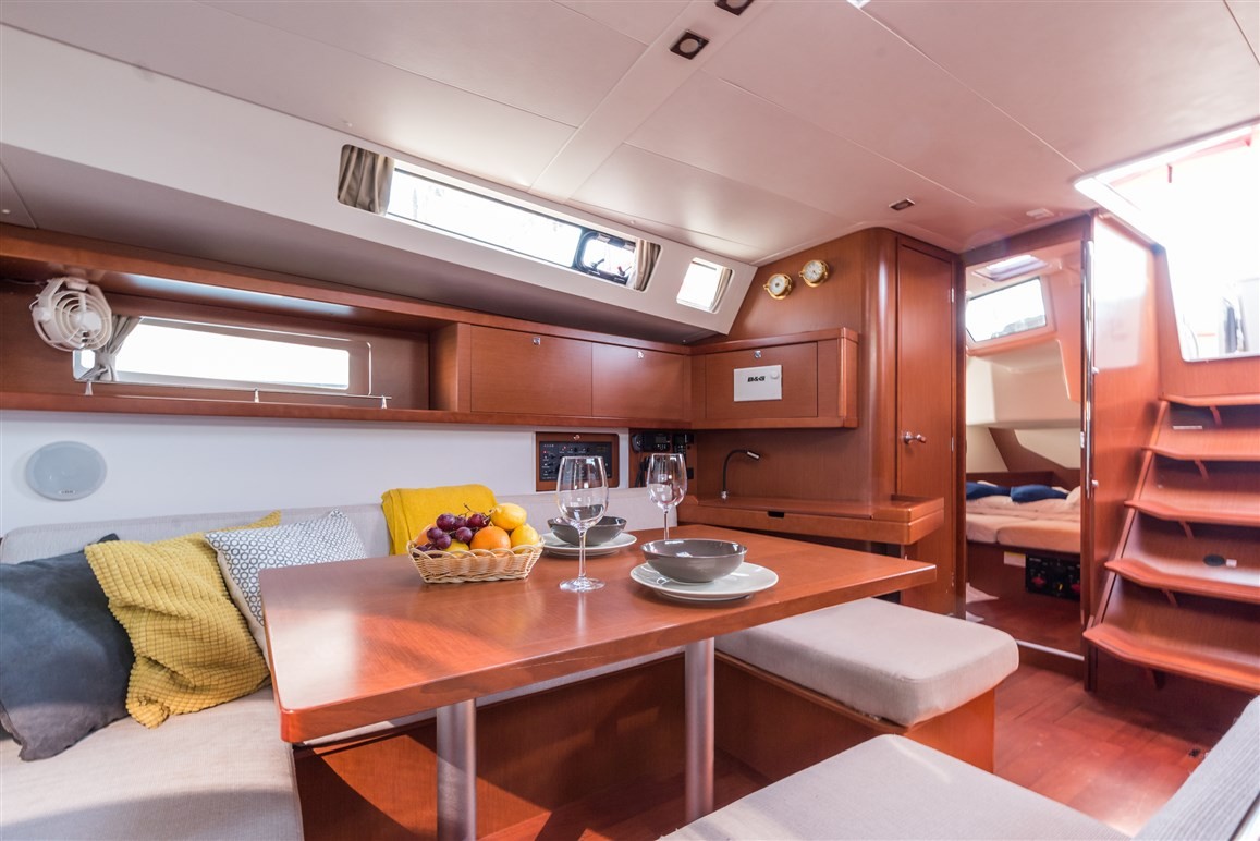 Oceanis 45, Parija II | Yacht Charter Croatia