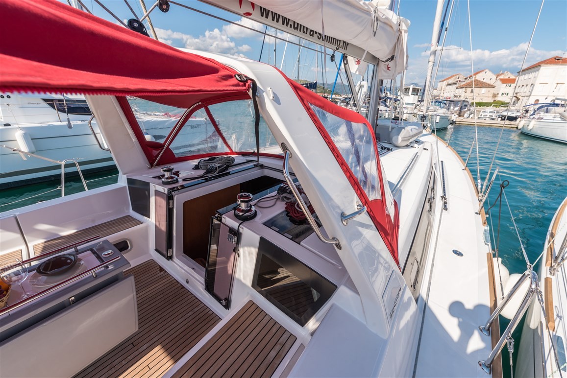 Oceanis 45, Zoa | Yacht Charter Croatia