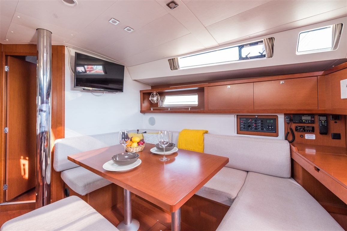 Oceanis 45, Zoa | Yacht Charter Croatia