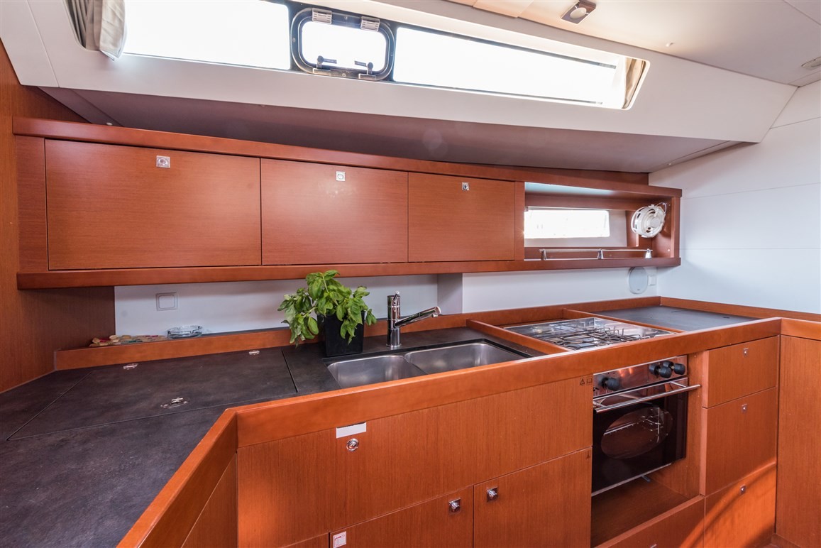 Oceanis 45, Zoa | Yacht Charter Croatia