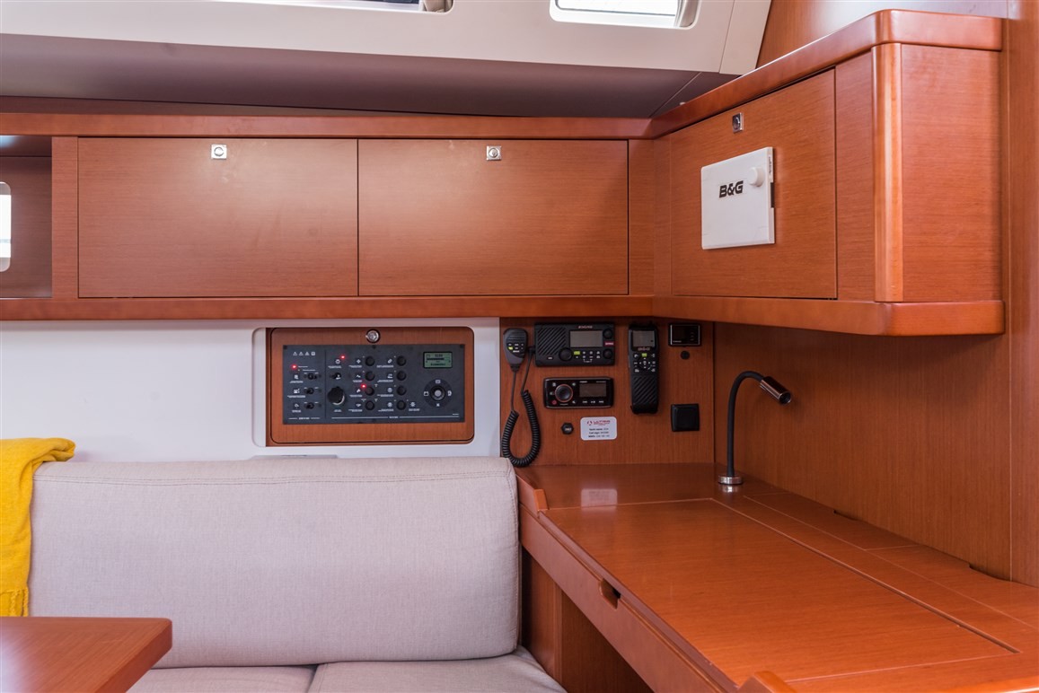 Oceanis 45, Zoa | Yacht Charter Croatia