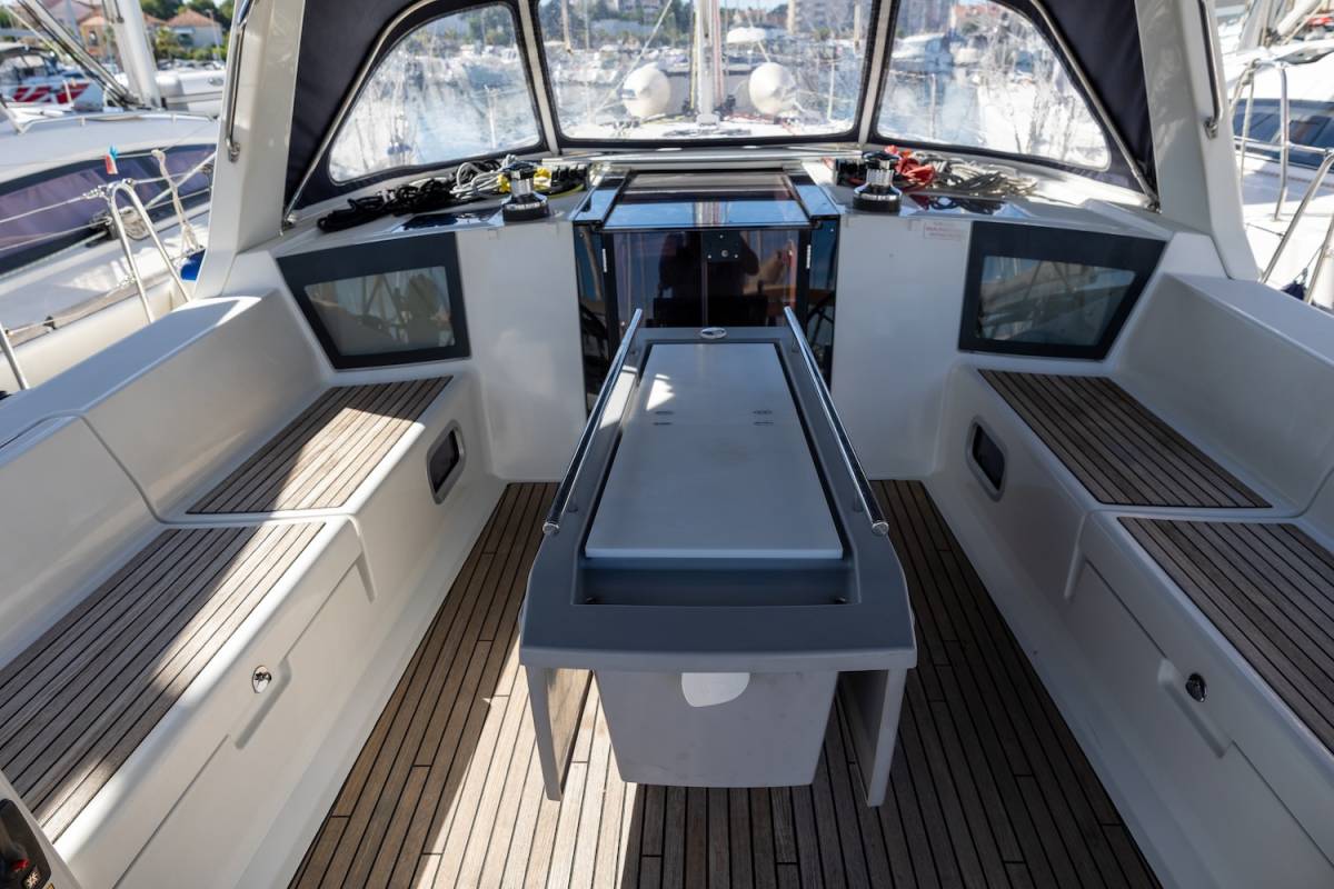Oceanis 45, Nika | Yacht Charter Croatia