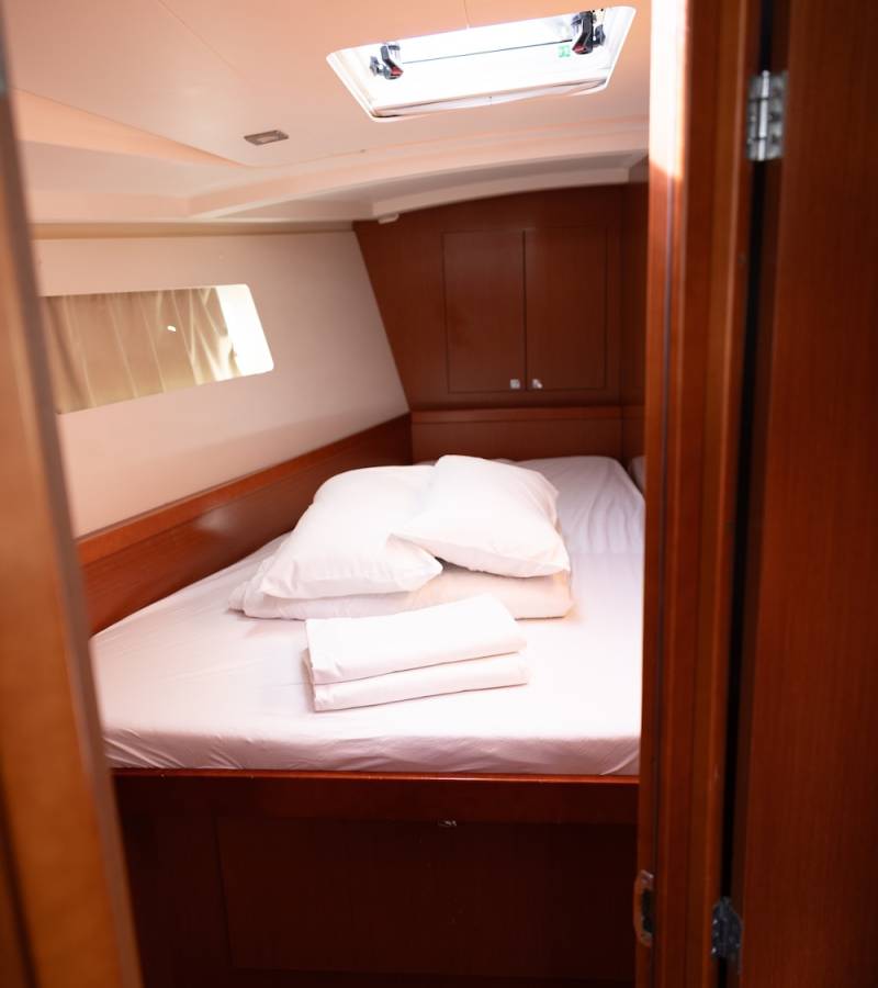 Oceanis 45, Nika | Yacht Charter Croatia