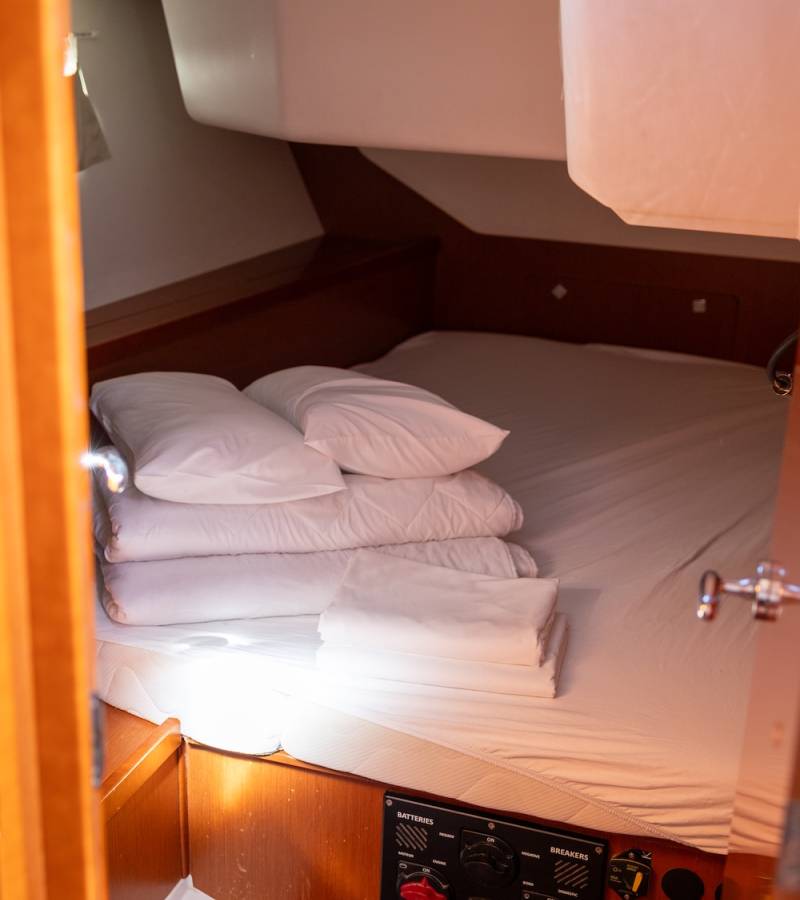 Oceanis 45, Nika | Yacht Charter Croatia