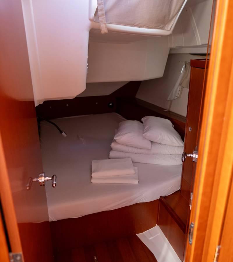 Oceanis 45, Nika | Yacht Charter Croatia