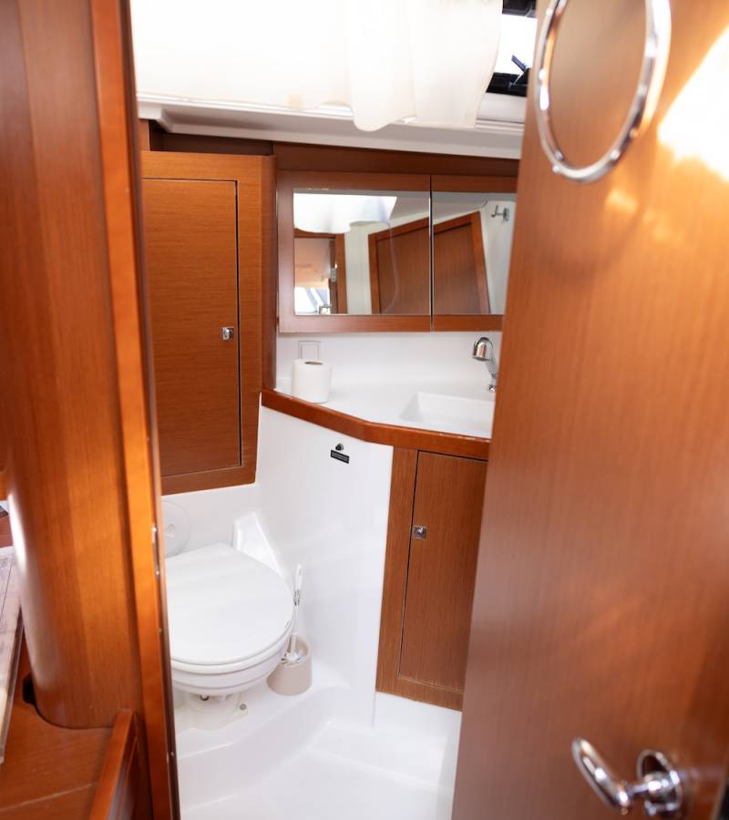 Oceanis 45, Nika | Yacht Charter Croatia