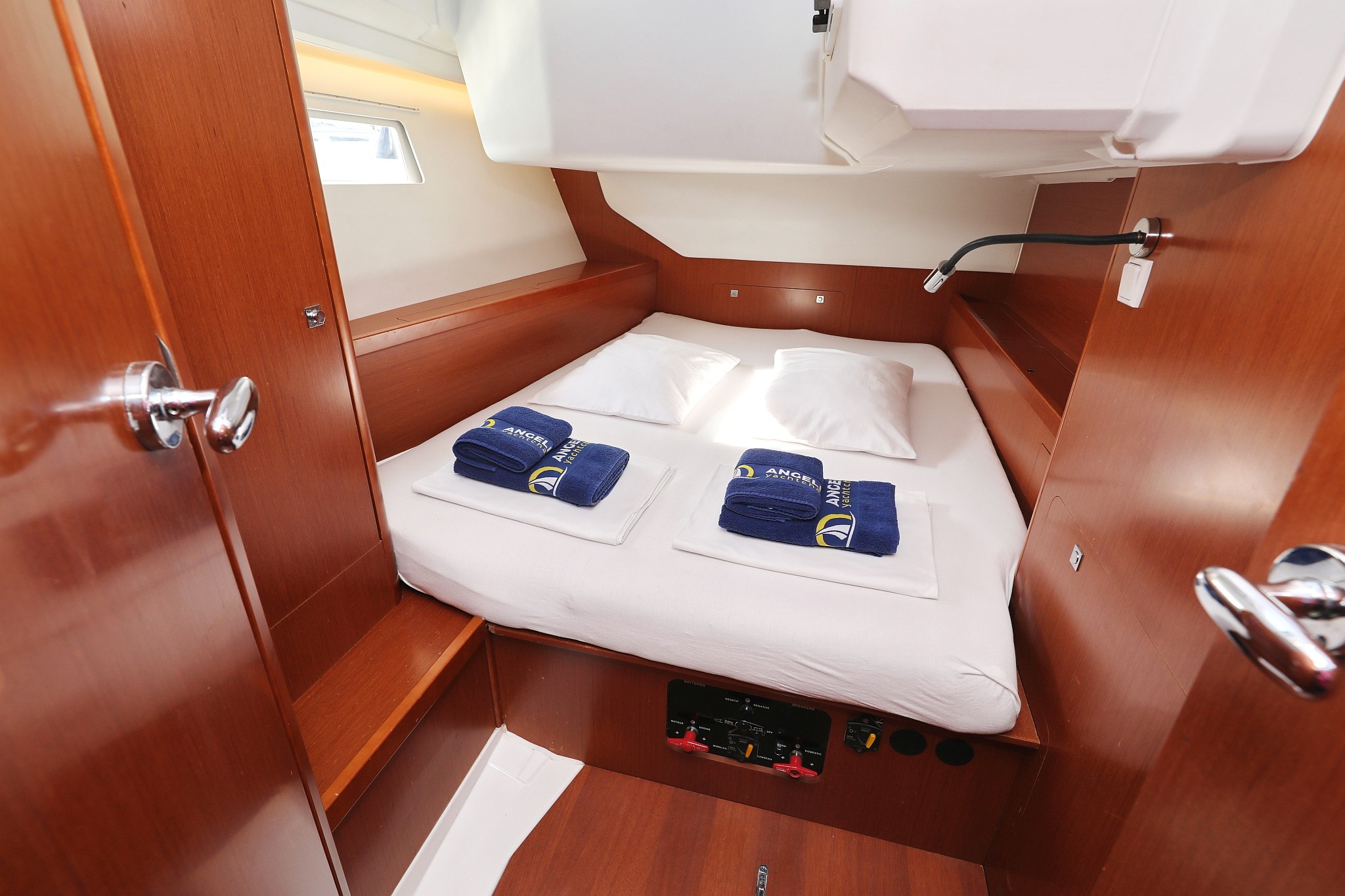 Oceanis 45, Zephyra | Yacht Charter Croatia