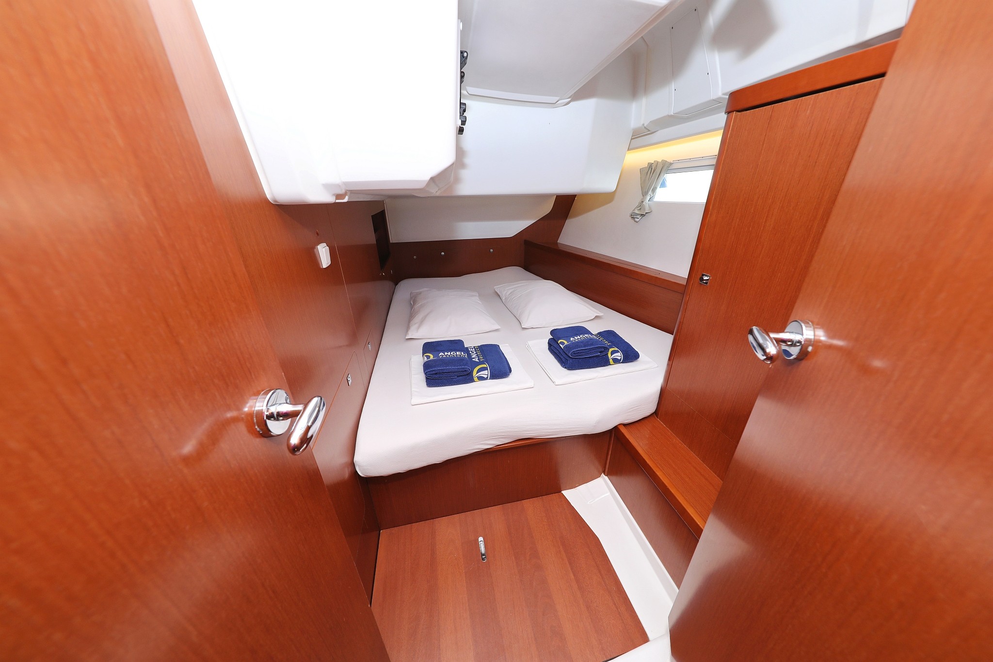 Oceanis 45, Zephyra | Yacht Charter Croatia