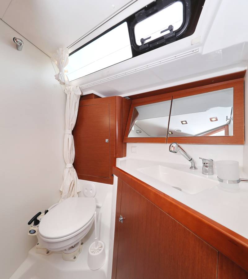 Oceanis 45, Zephyra | Yacht Charter Croatia