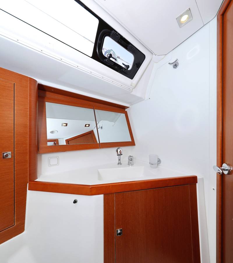 Oceanis 45, Zephyra | Yacht Charter Croatia