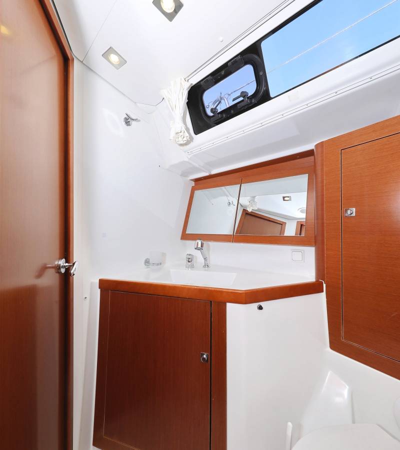 Oceanis 45, Zephyra | Yacht Charter Croatia