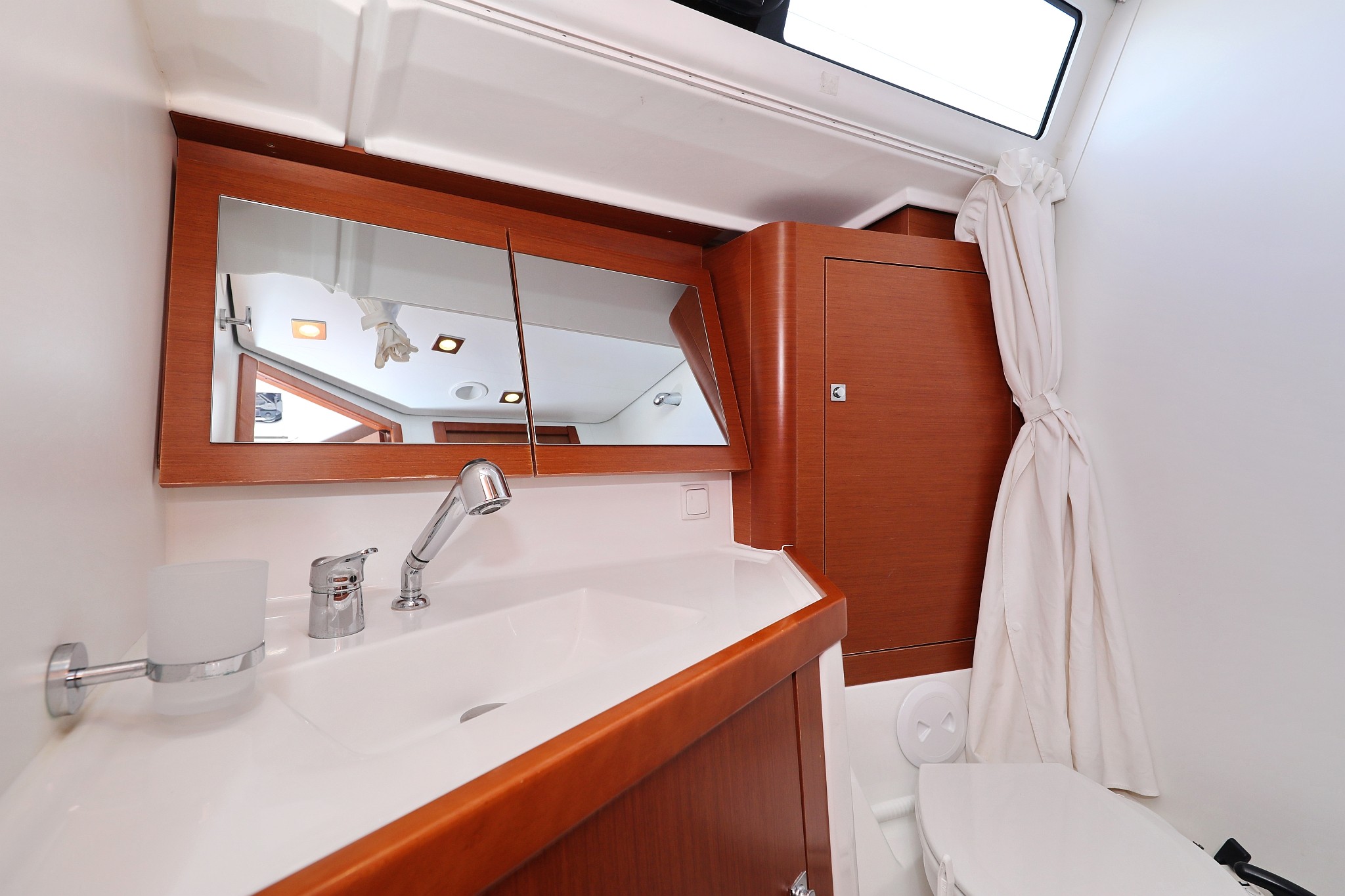 Oceanis 45, Zephyra | Yacht Charter Croatia