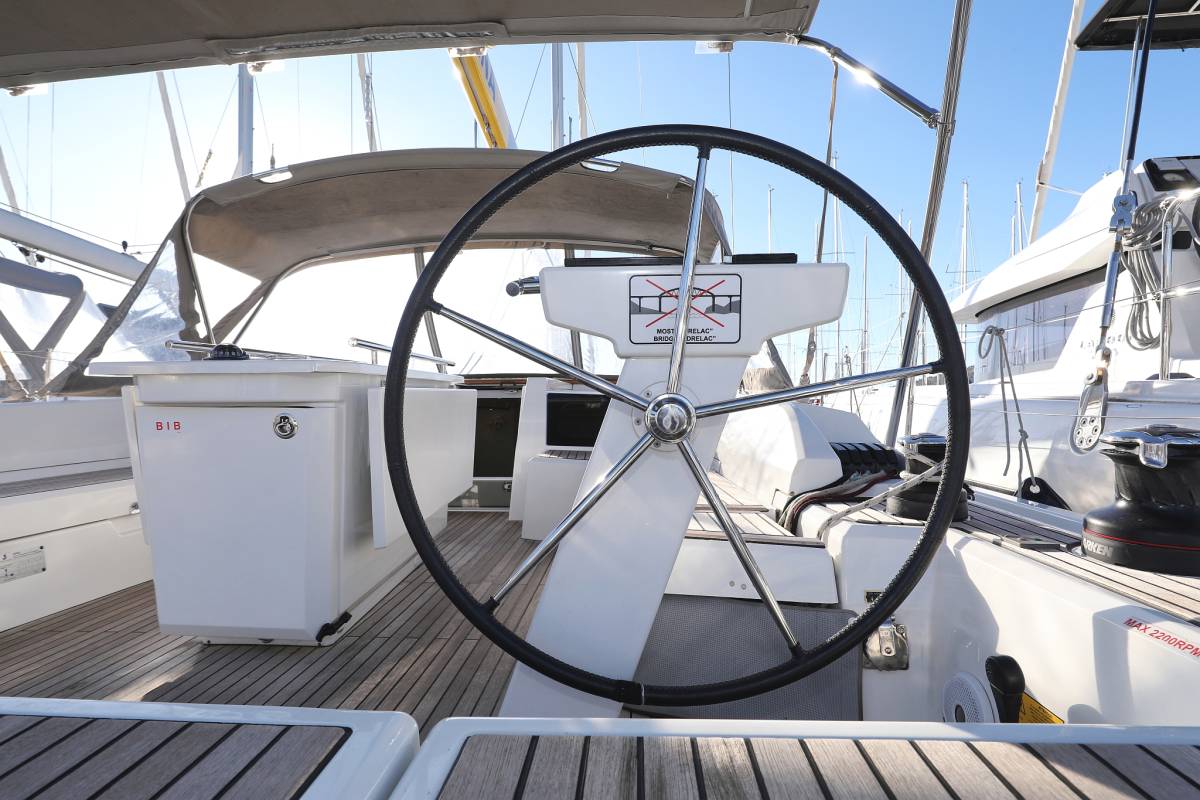 Oceanis 46.1, Auf Kurs | Yacht Charter Croatia