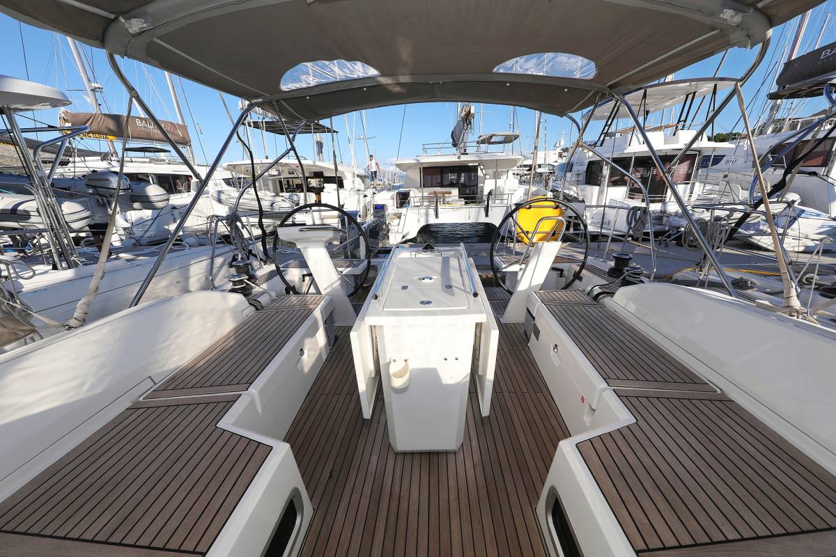 Oceanis 46.1, Auf Kurs | Yacht Charter Croatia