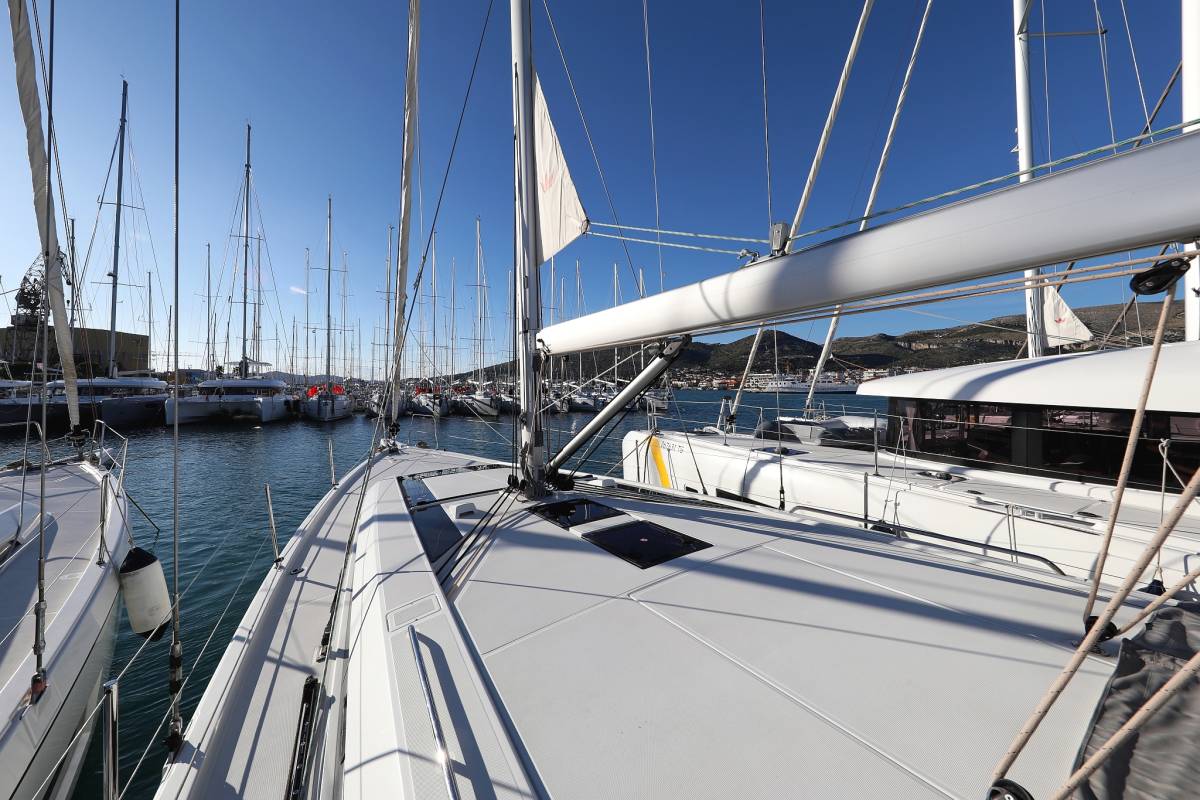 Oceanis 46.1, Auf Kurs | Yacht Charter Croatia