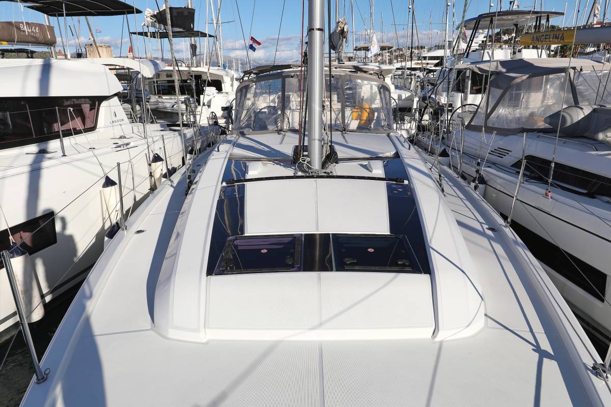 Oceanis 46.1, Auf Kurs | Yacht Charter Croatia