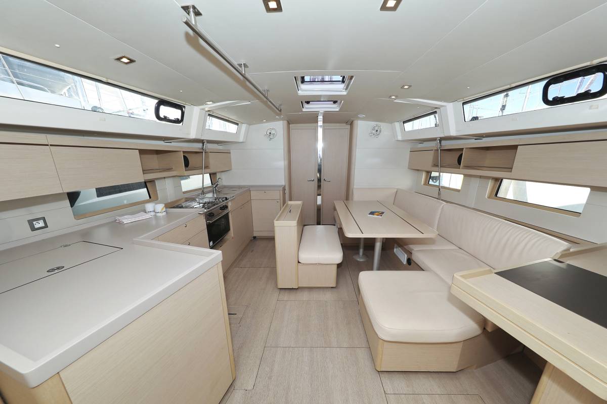 Oceanis 46.1, Auf Kurs | Yacht Charter Croatia
